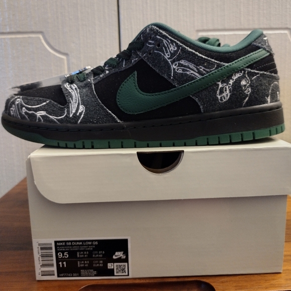 Nike Dunk SB Lows " There " Size 9.5 - Picture 1 of 13
